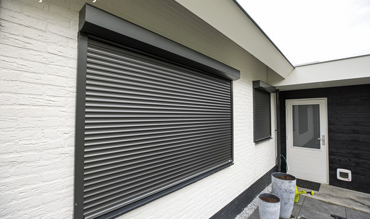 Rolluiken Zeeland | Roma rolluiken Zeeland | Rolluik met Somfy io motor | Rolluiken showroom Zeeland | Rolluiken offerte Zeeland
